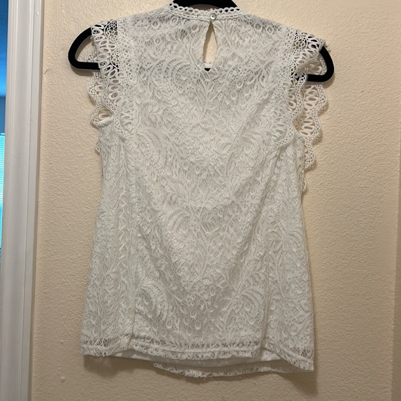 Embroidered White Sleeveless Top‎ - Picture 4 of 6